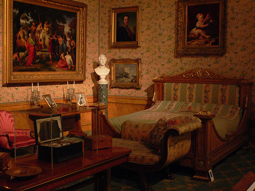 Kensington Palace and tea at the Orangery | Heather on her ... Queens Bedroom Buckingham Palace