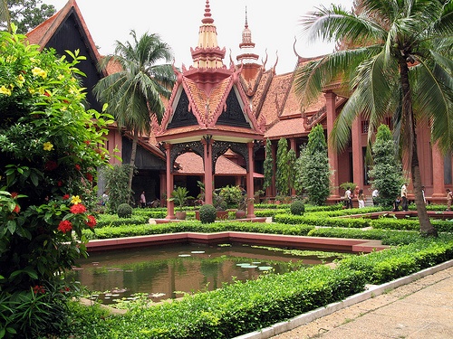 Garden at the National Museum of Cambodia Photo:  mookE on Flickr