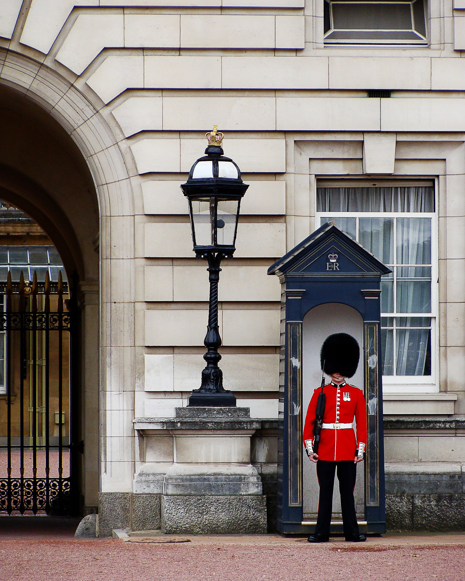 Guard at Buckingham Palace Photo_ BiljaST on Pixabay