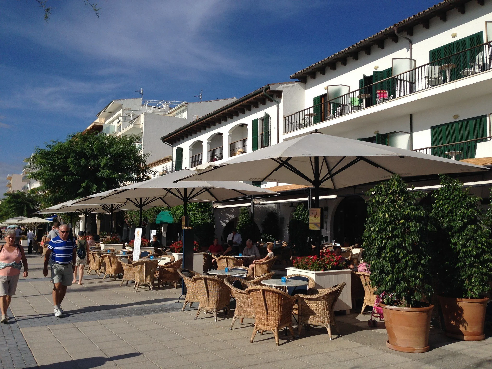 Puerto Pollensa promenade Photo Heatheronhertravels.com