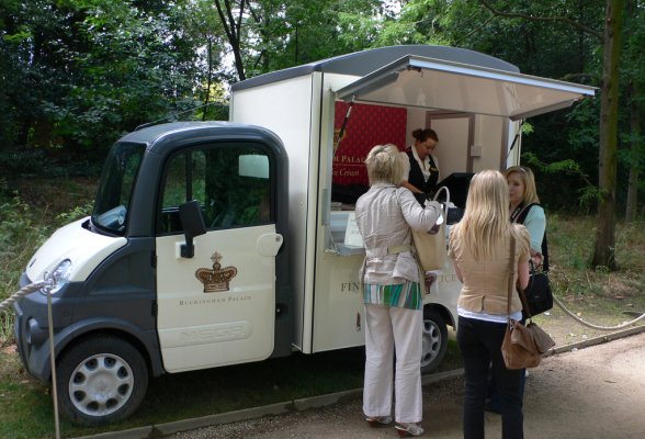 Ice Cream van at Buckingham Palace