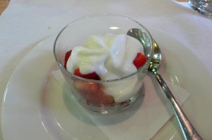 Strawberries with creamy yoghurt