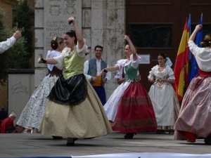 Folk dancers in Turia gardens in Valencia