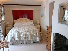 Master bedroom at Laswern Fawr