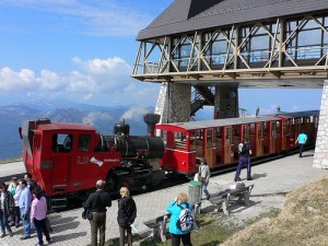Schafbergbahn train above Wolfgangsee