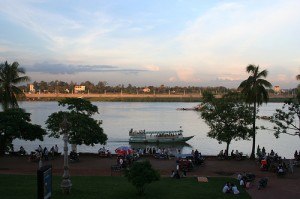 Phnom Penh riverside at dusk Photo: judithbluepool of Flickr