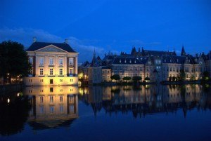 The Hague Mauritshuis and Hofvijver at night Photo: orcanus of Flickr