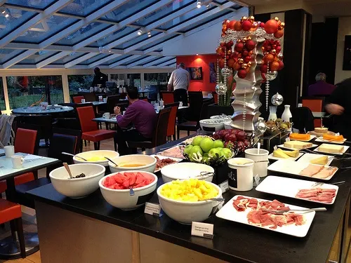 Breakfast in Restaurant Justin at Hotel Pullman Paris Montparnasse Photo: Heatheronhertravels.com