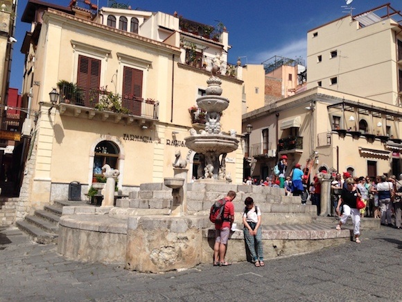 Fountain square in Taormina Photo: Heatheronhertravels.com