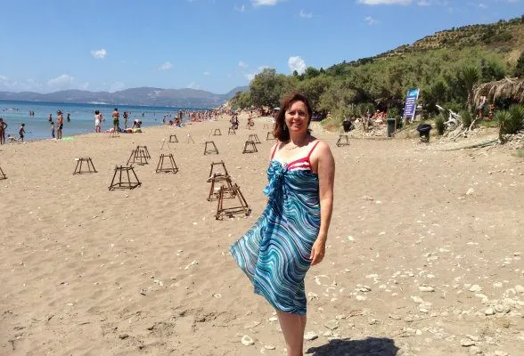 Beach beauties hang out naked below the sun