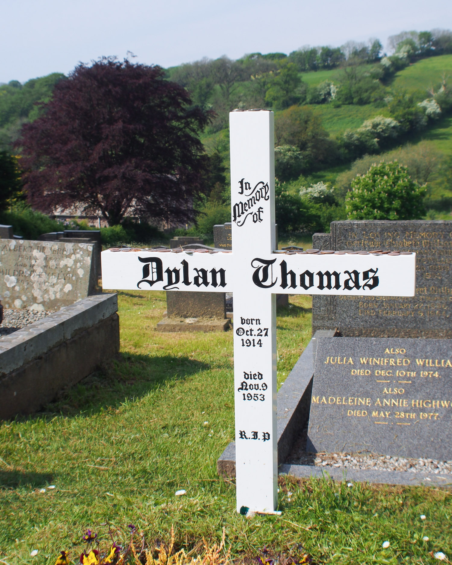 Dylan Thomas Grave in Laugharne, Wales Photo Heatheronhertravels.com