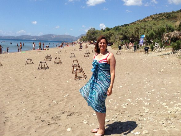 6 things the English girls get So wrong on the beach in Greece!