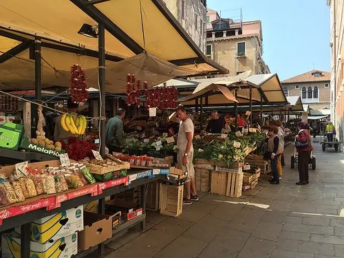 Rialto market in venice Photo: Heatheronhertravels.com