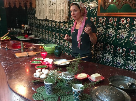 Asil demonstrates how to make Turkish dishes Photo: Heatheronhertravels.com