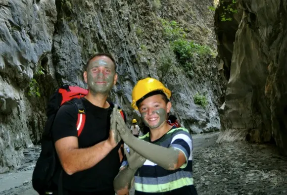 Mud packs in the Saklikent Gorge Turkey Photo: Reka Kaponay