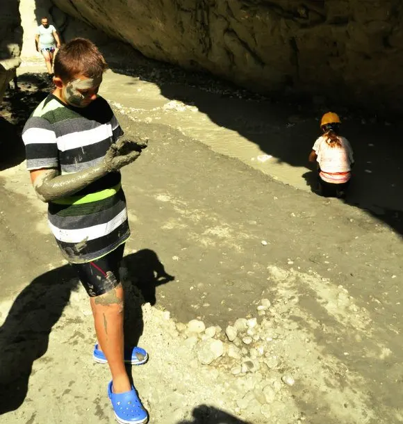 Mud packs in the Saklikent Gorge Turkey Photo: Reka Kaponay