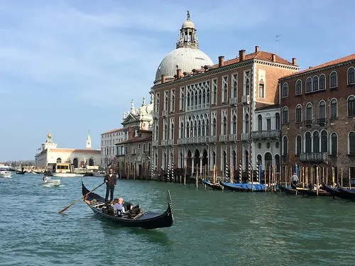 Gondola on the Grand Canal in Venice Photo: Heatheronhertravels.com
