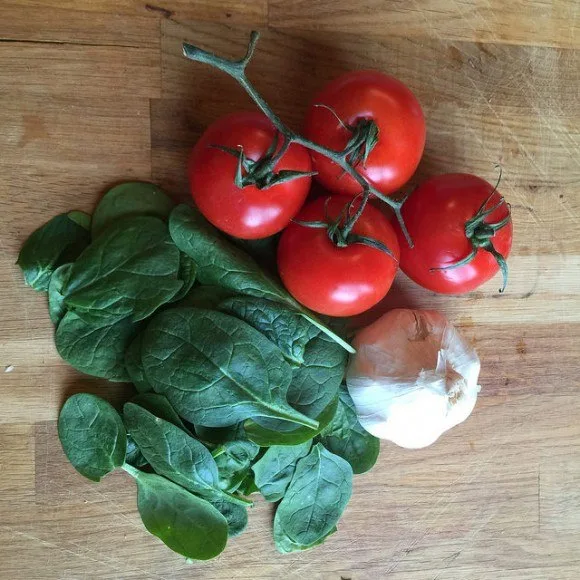 Fresh tomatoes, garlic and spinach from The Traveller's Table Photo: Heatheronhertravels.com