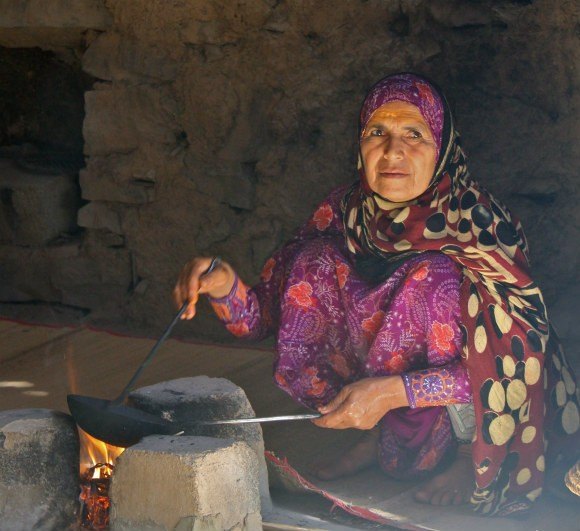 Woman roasting coffee near Bahla in Oman Photo: AudleyTravel.com