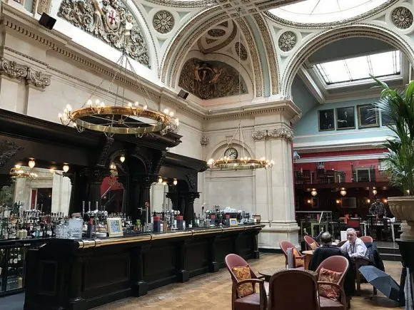 Cosy club in Bristol photo: Heatheronhertravels.com