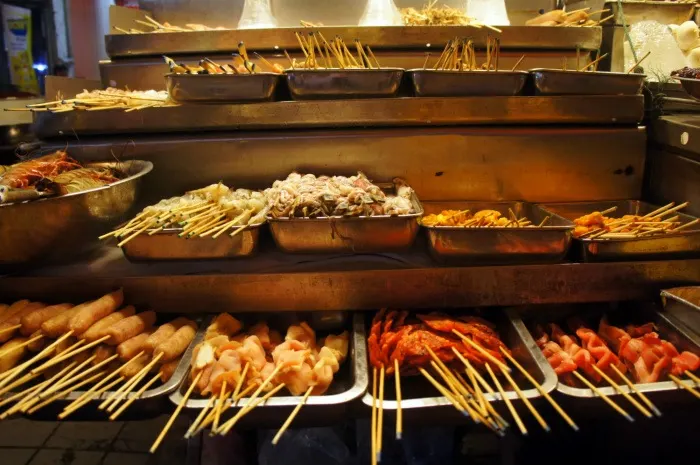 Food stalls on Jonker Street Photo: e-tramping.com