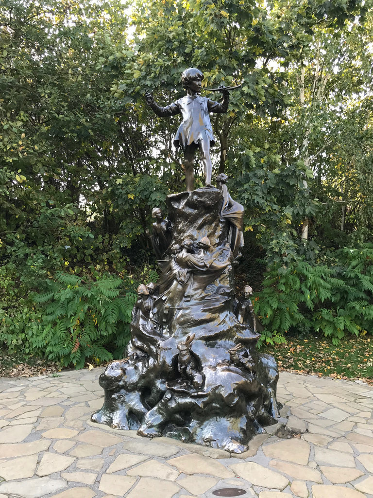 Peter Pan statue Kensington Gardens Photo Heatheronhertravels