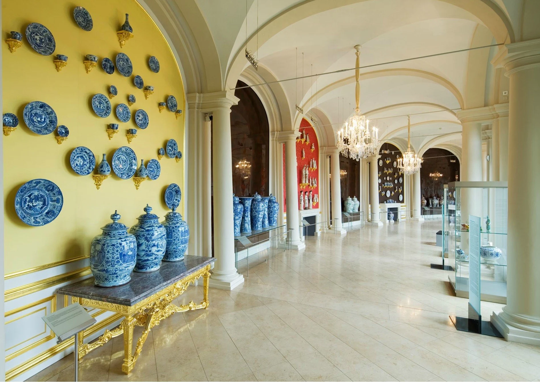 Long gallery of the Zwinger Porcelain Museum Dresden Photo Jürgen Lösel