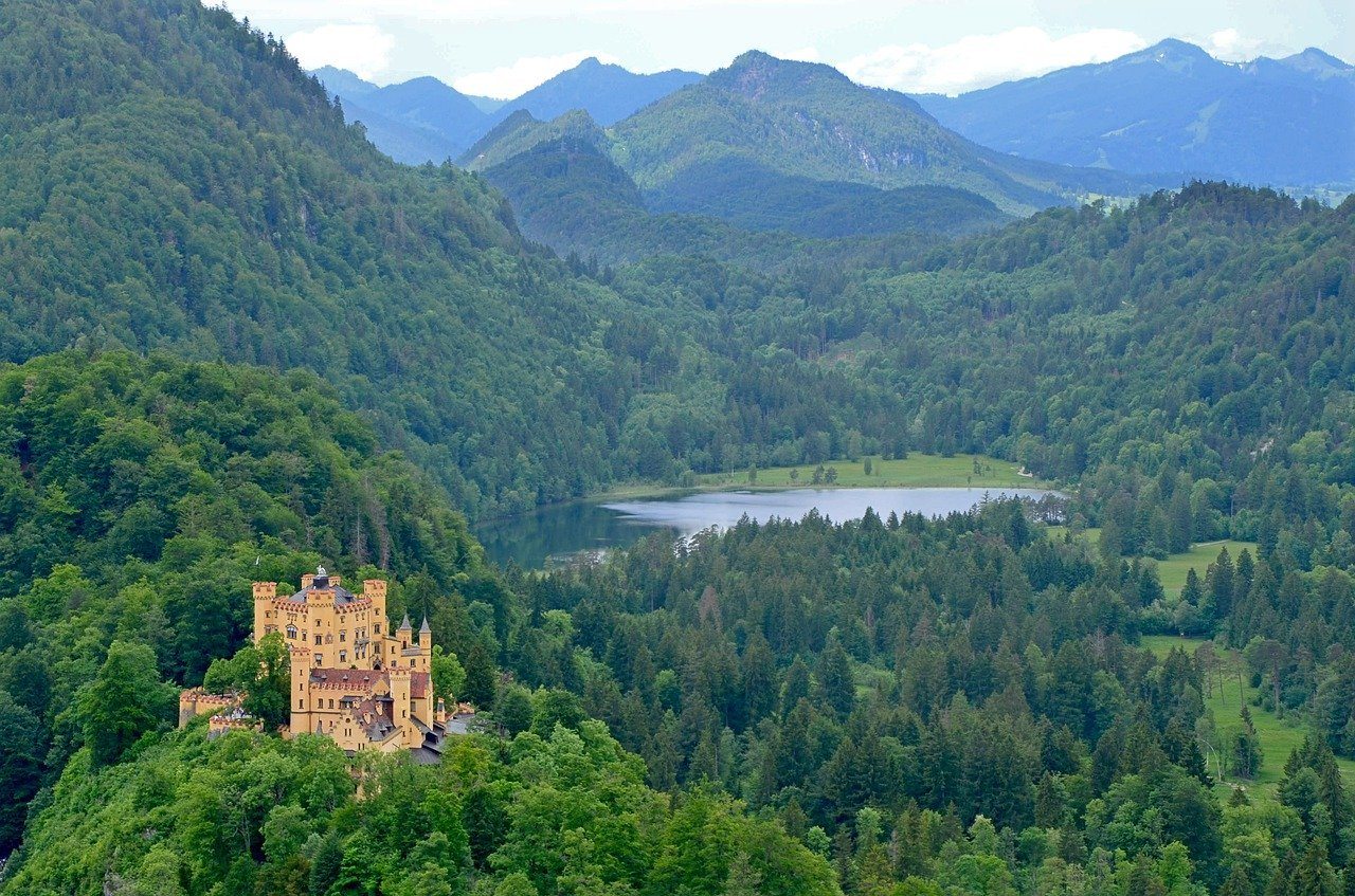 Hohenschwangau castle by Pixaline pn Pixabay