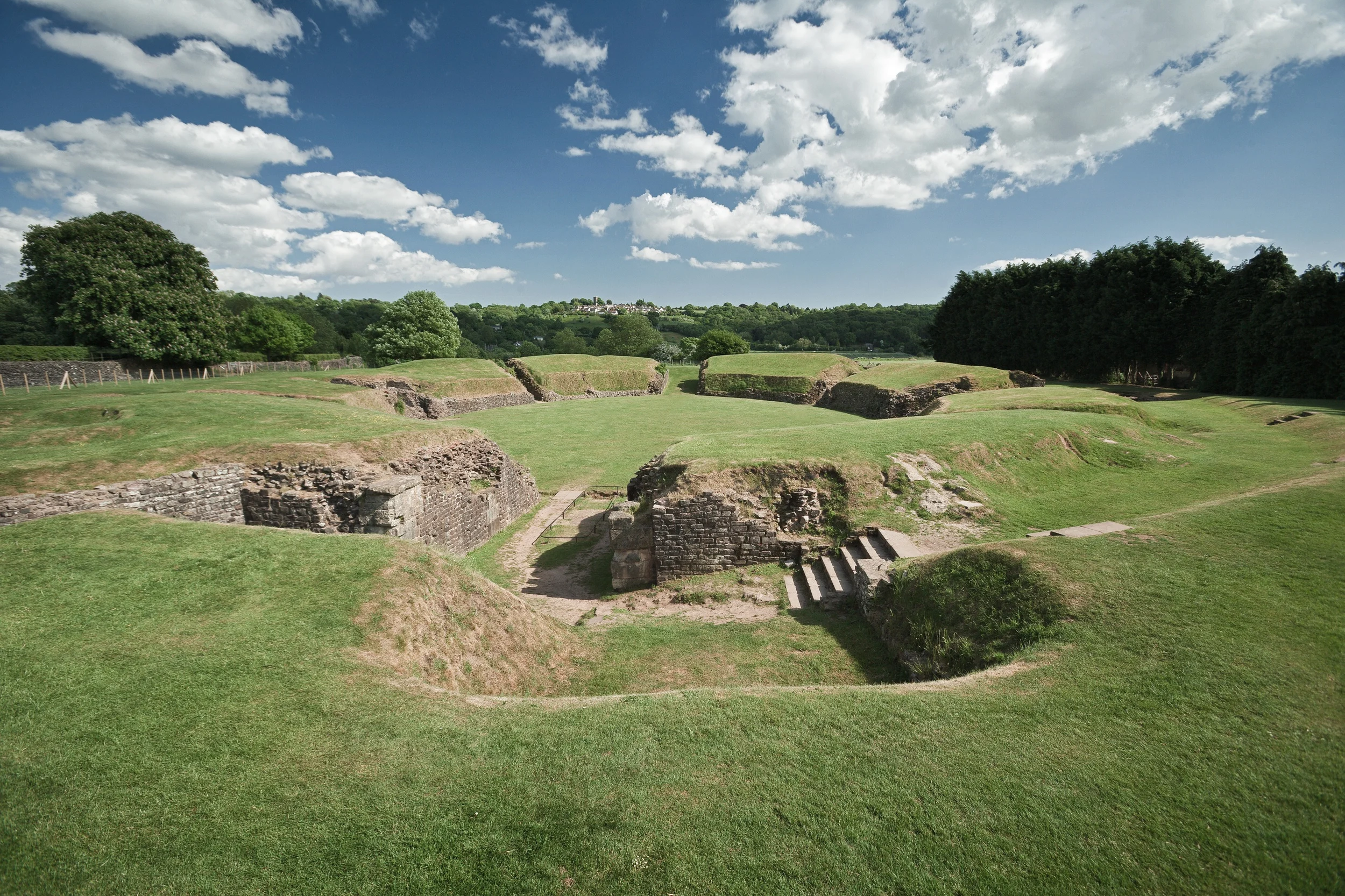 Nhà hát vòng tròn La Mã tại Caerleon Ảnh Thăm xứ Wales