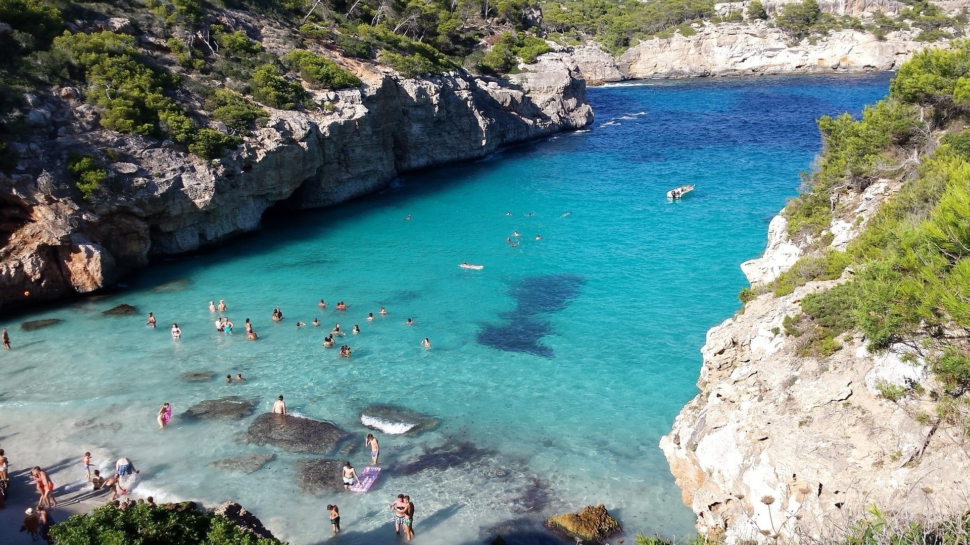 Calo des Moro in Mallorca Photo Tommy Leroux on Pixabay