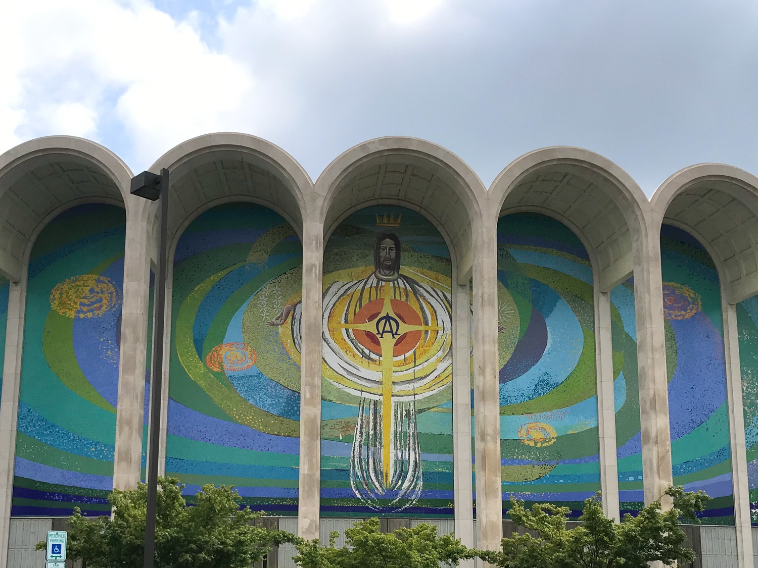 Eggbeater Jesus, First Baptist Church, Huntsville Alabama Photo: Heatheronhertravels.com