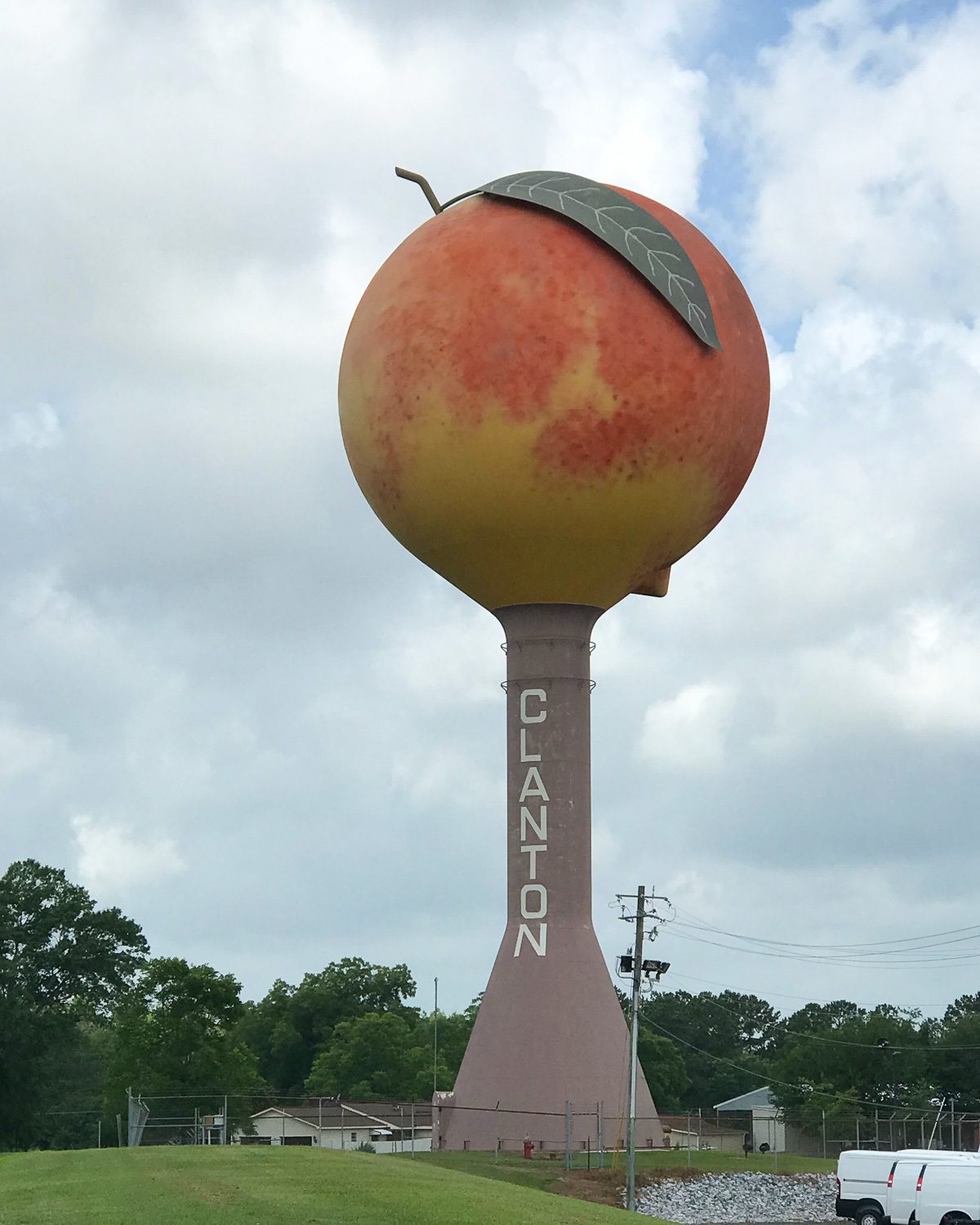 Peaches in Clanton, Alabama Photo: Heatheronhertravels.com