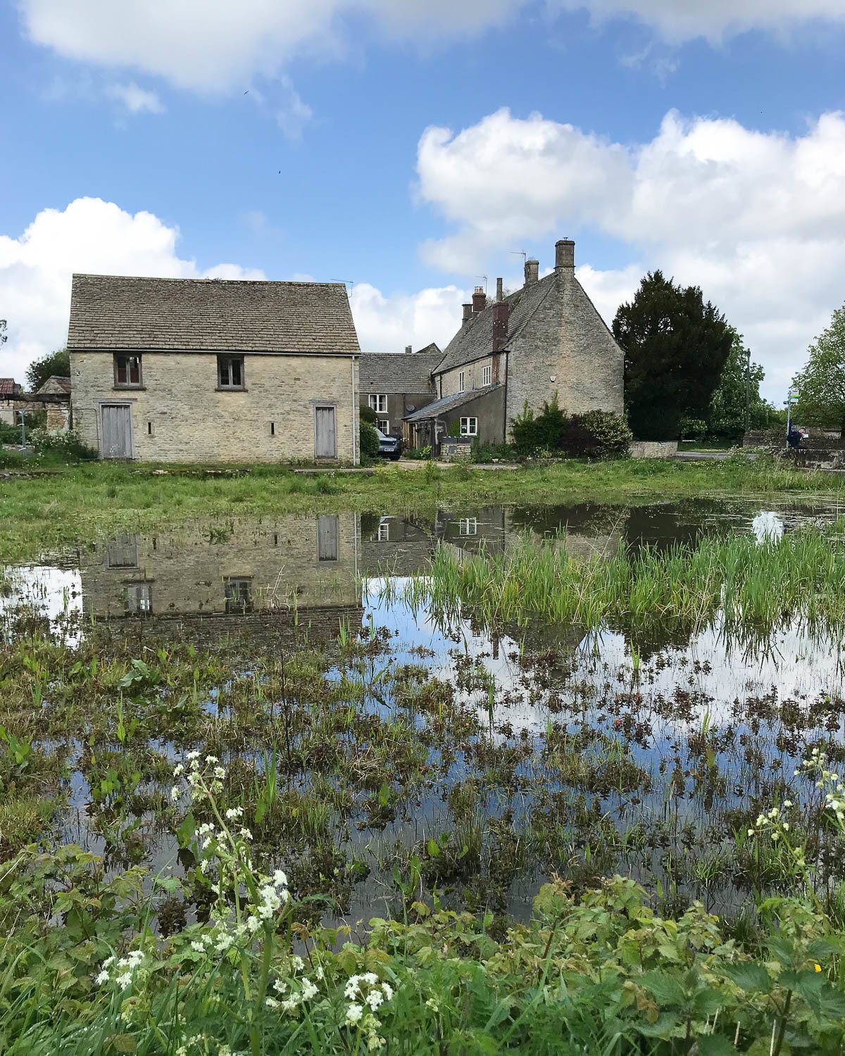 Drover's Pool Hawkesbury Upton - Cotswold Way Photo: Heatheronhertravels.com