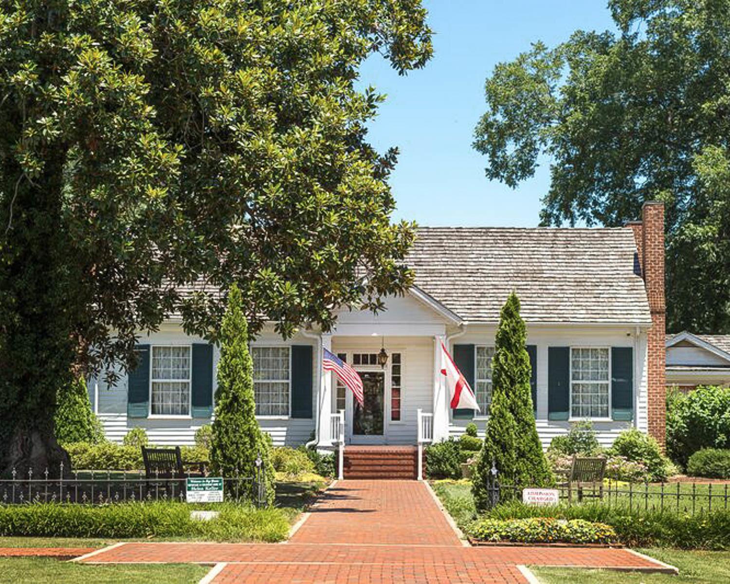 Ivy Green Helen Keller Birthplace © Alabama Tourism Dept / Art Meripol