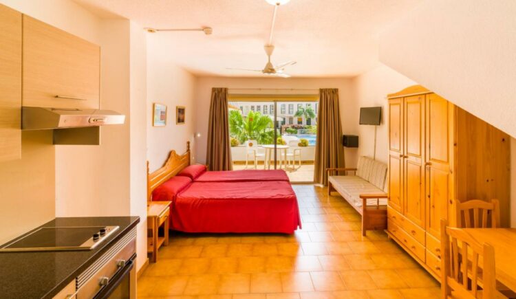 Apartamentos Charco Del Conde