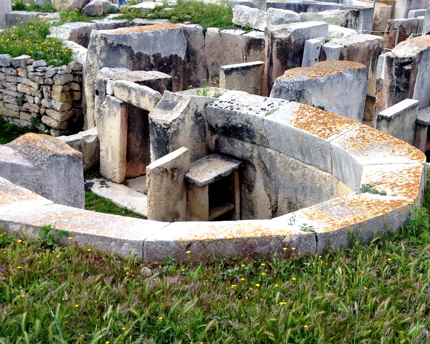 Tarxien Temples Malta by foursummers on Pixabay