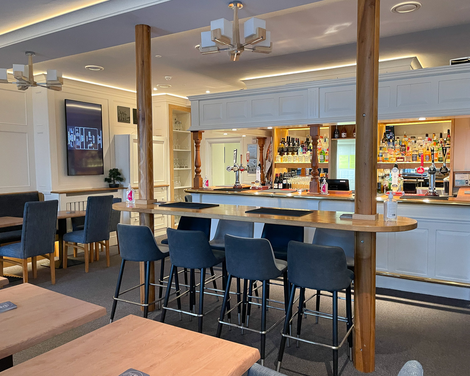 Shore Hotel Bar Laxey Isle of Man Photo Heatheronhertravels.com