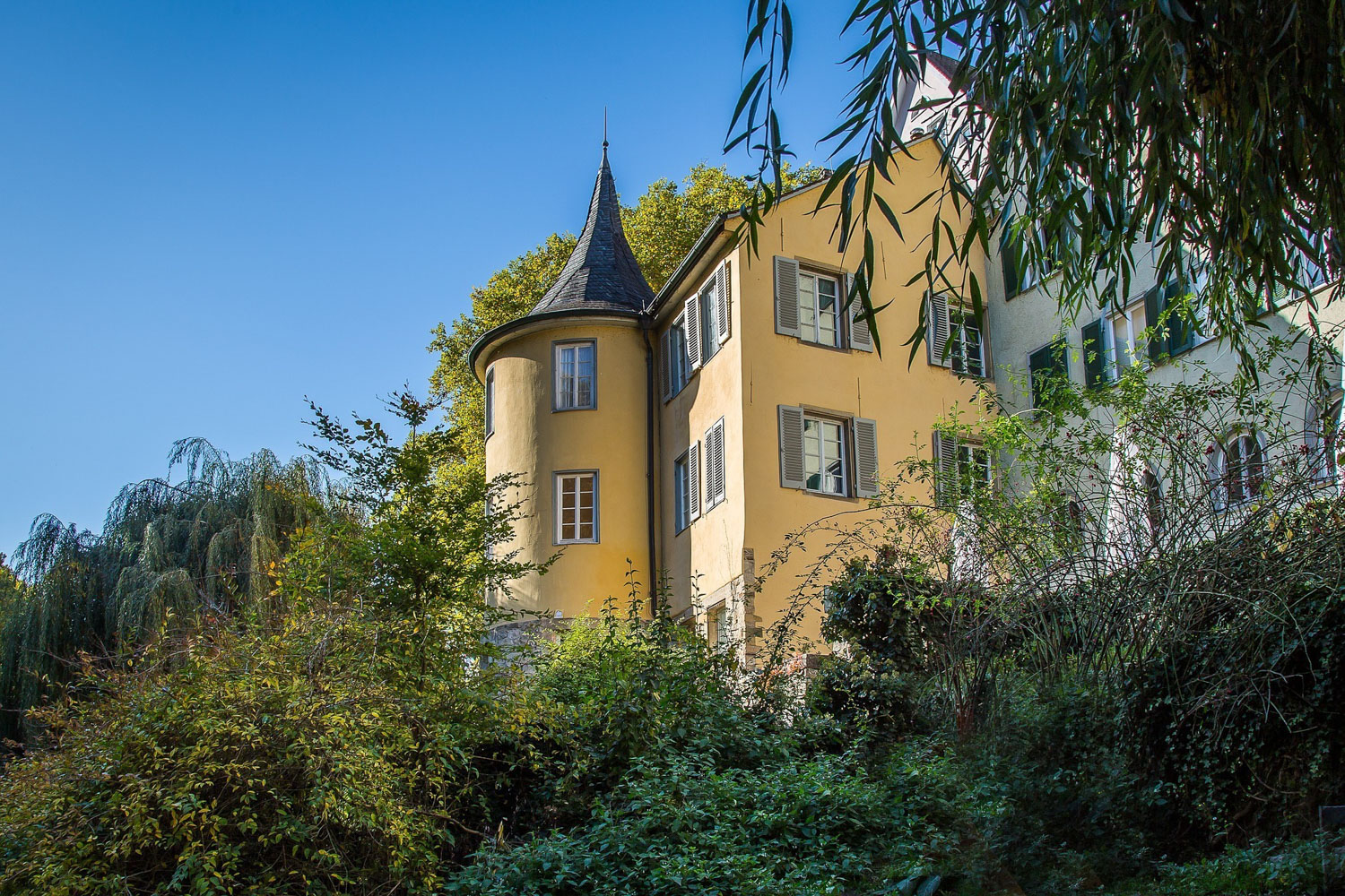 Hölderlin tower in Tübingen, Germany Photo Maxmann on Pixabay