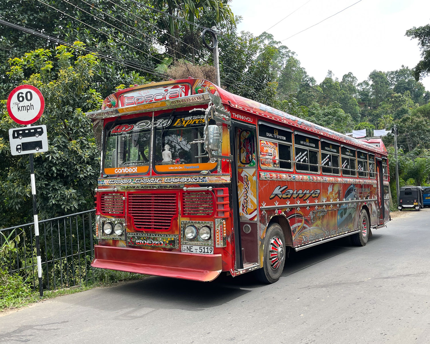 Bus in Sri Lanka Photo Heatheronhertravels.com V2