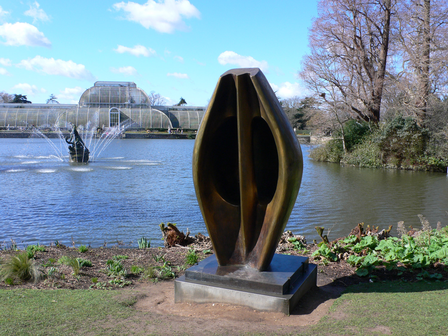 Henry Moore sculpture at Kew Gardens