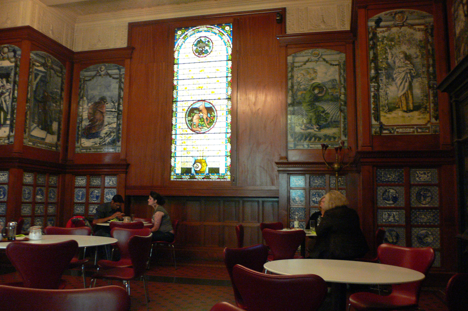 Poynter room cafe at the V & A museum