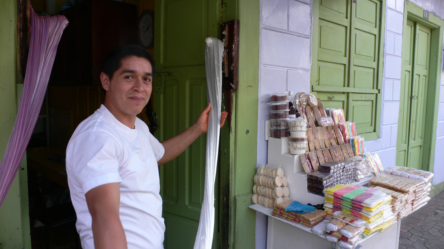 Toffee maker at Banos