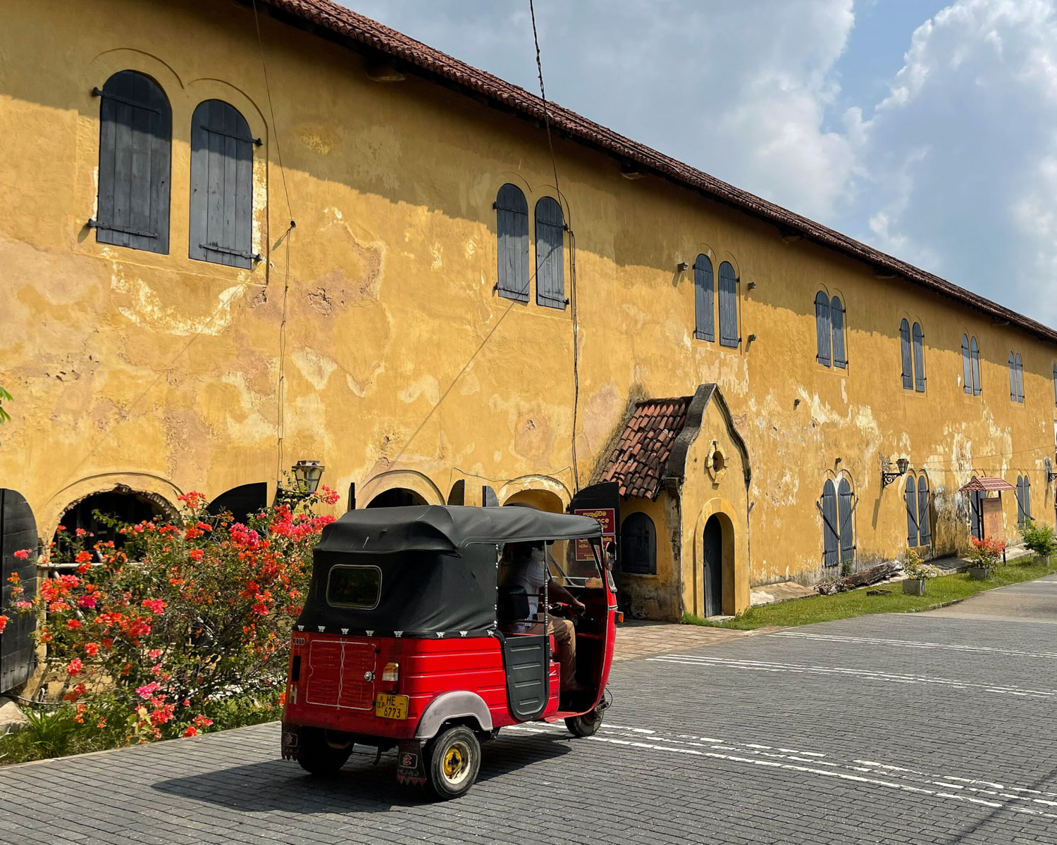 Tuk tuk in Galle Sri Lanka Photo Heatheronhertravels.com V2